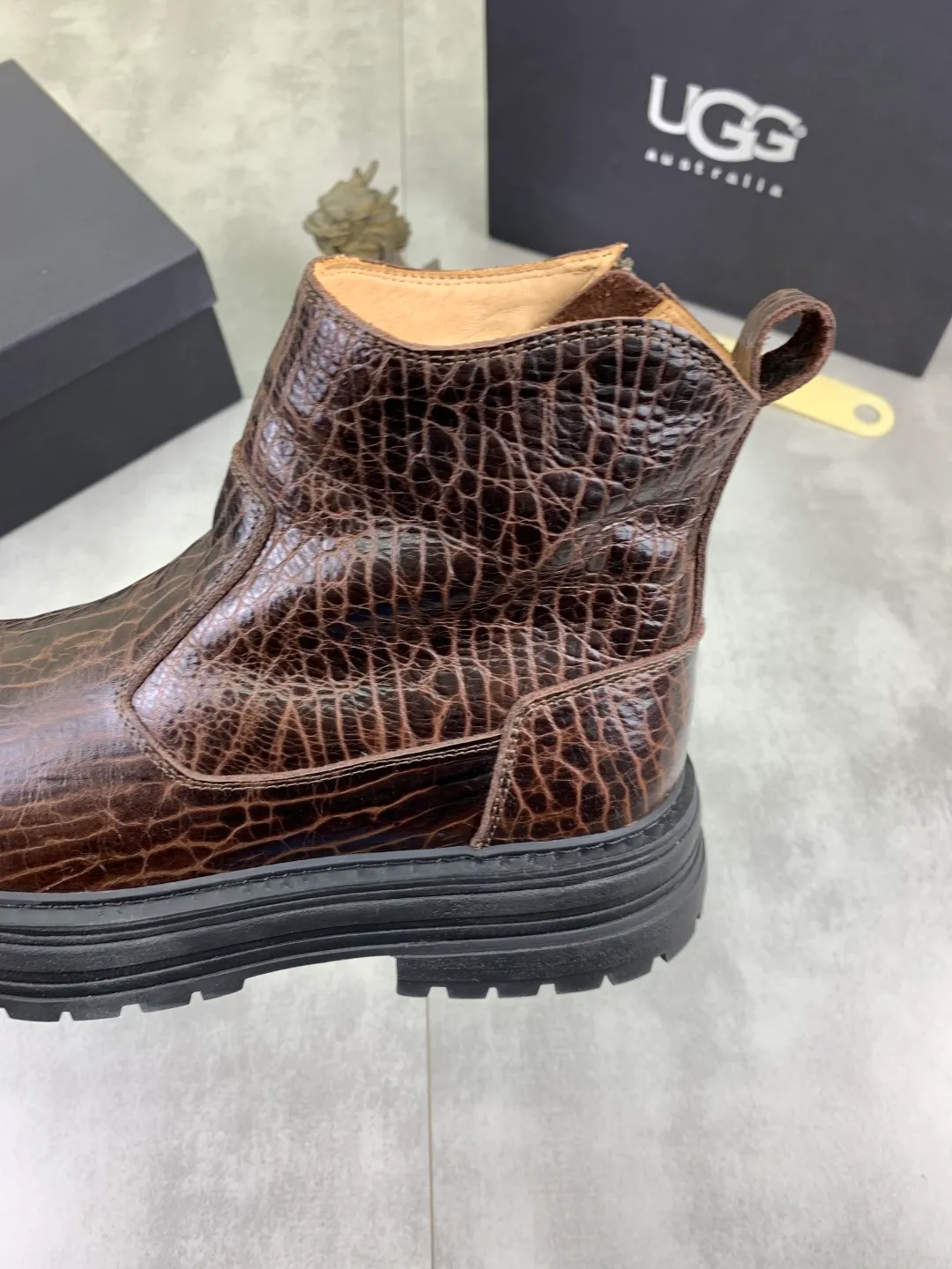 Men's men's shoes 💰P660 New arrival 🆕🆕🆕 IUGGI Men's British retro Martin boots Winter new men's outdoor hiking boots First layer of cowhide on the outside and wool on the inside Comfortable and warm Rubber sole sole Non-slip and firm Trendy and fashionable Casual and versatile Size: 38-44 (45 customized) Color: three colors